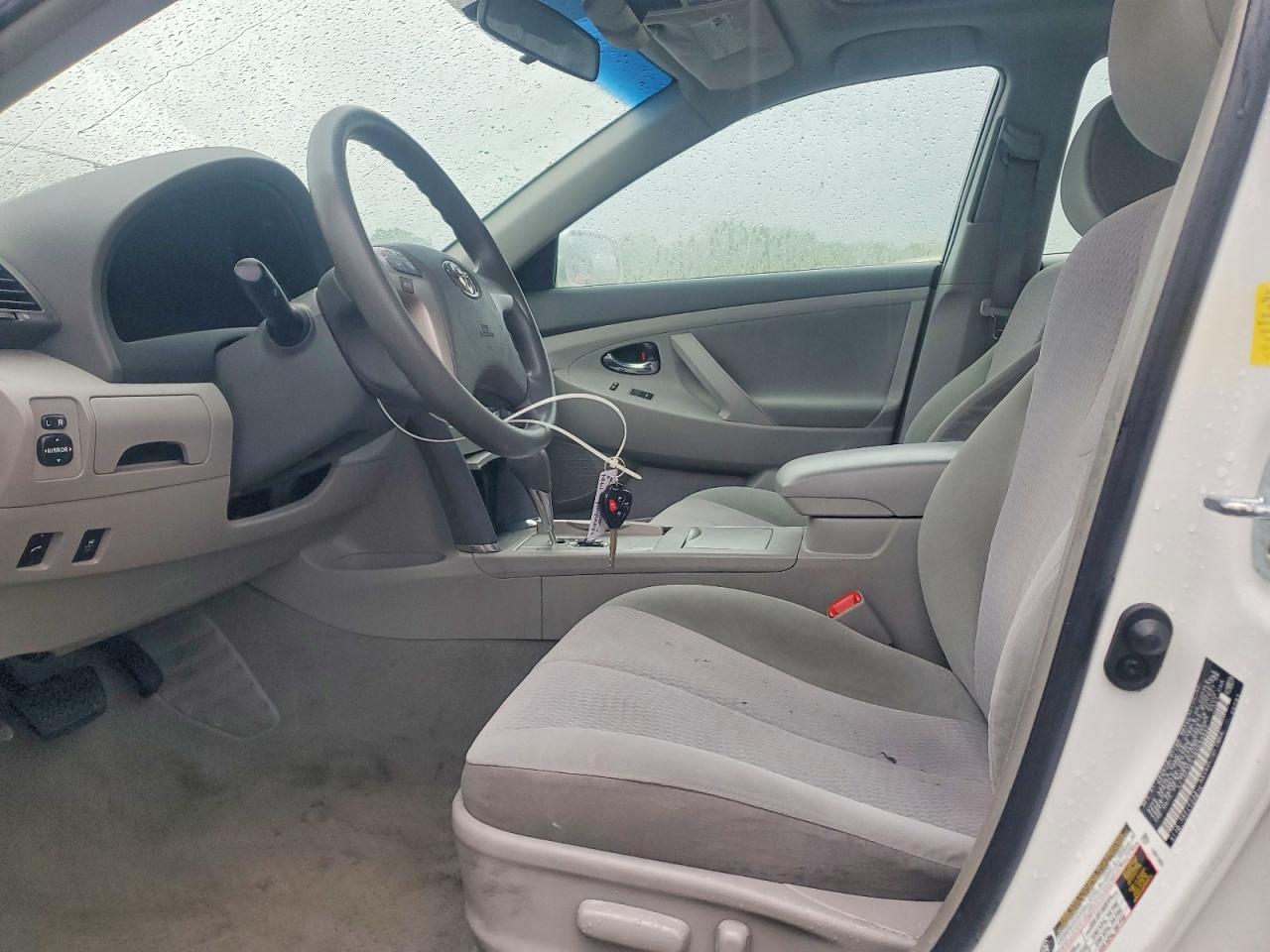 2011 TOYOTA CAMRY LE photo 13