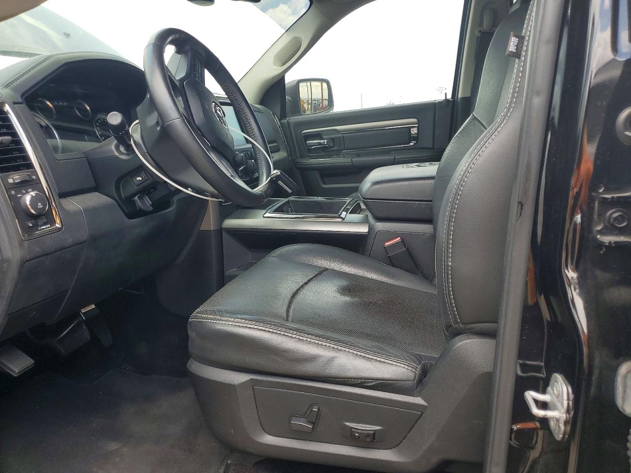 2014 RAM 1500 SPORT photo 31