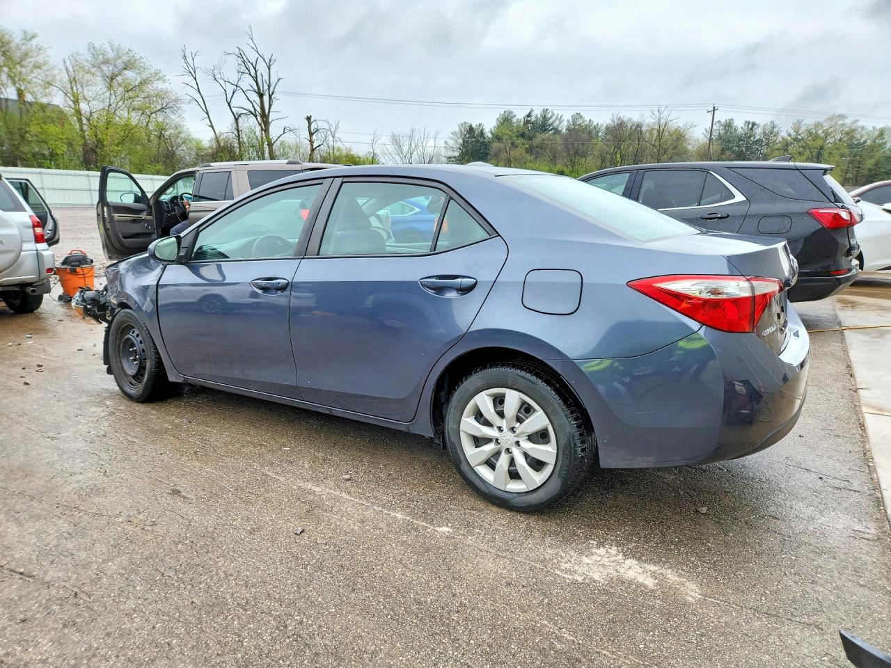 2016 TOYOTA COROLLA LE photo 2