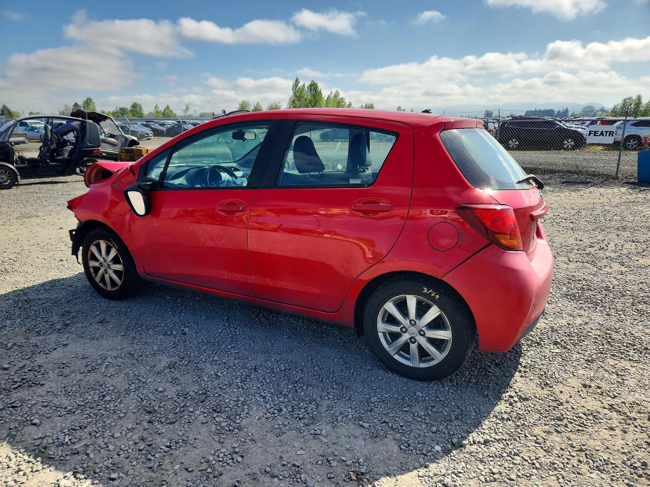 2015 TOYOTA YARIS 5-DOOR LE photo 3