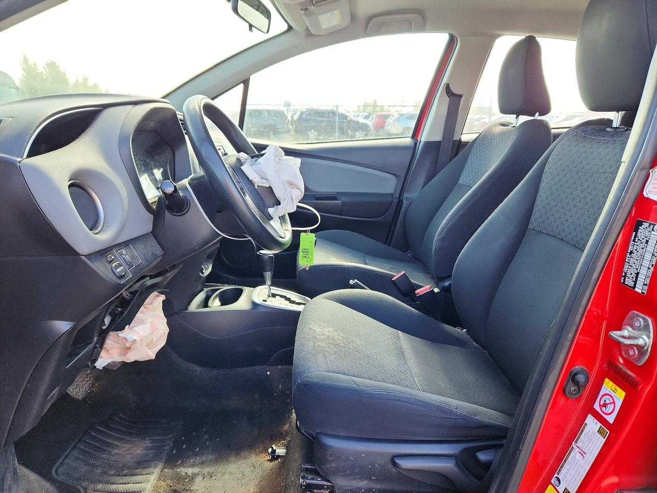 2015 TOYOTA YARIS 5-DOOR LE photo 13