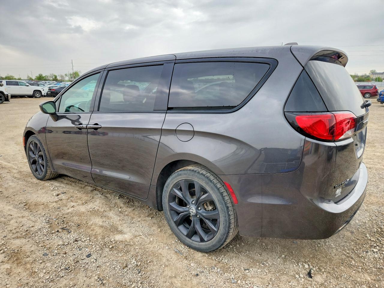 2019 CHRYSLER PACIFICA TOURING PLUS photo 4