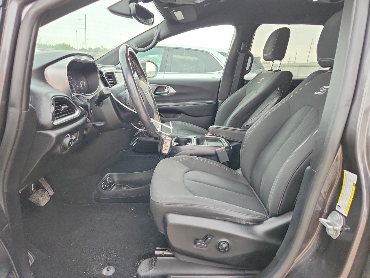 2019 CHRYSLER PACIFICA TOURING PLUS photo 19
