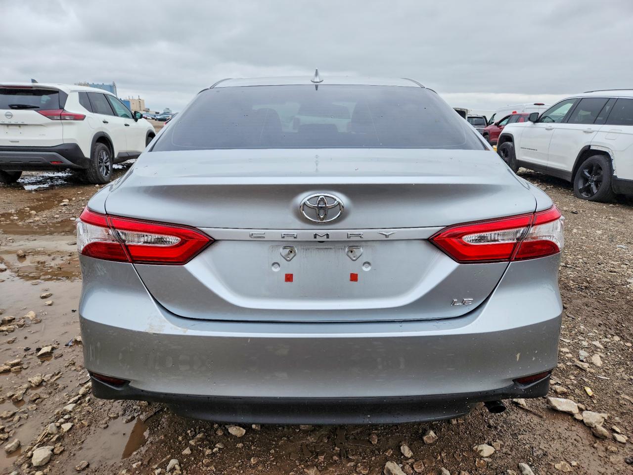 2019 TOYOTA CAMRY LE photo 16