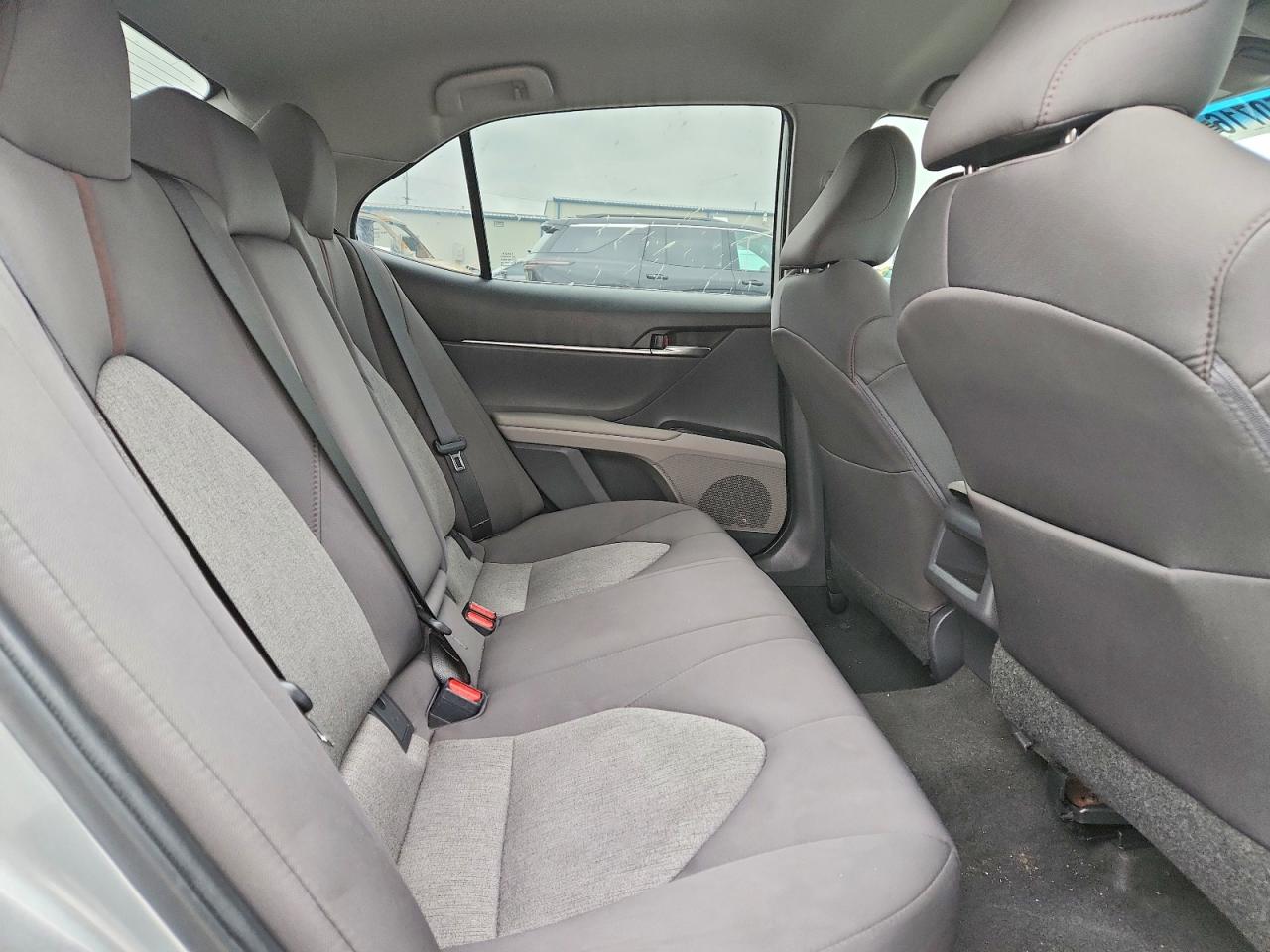 2019 TOYOTA CAMRY LE photo 28