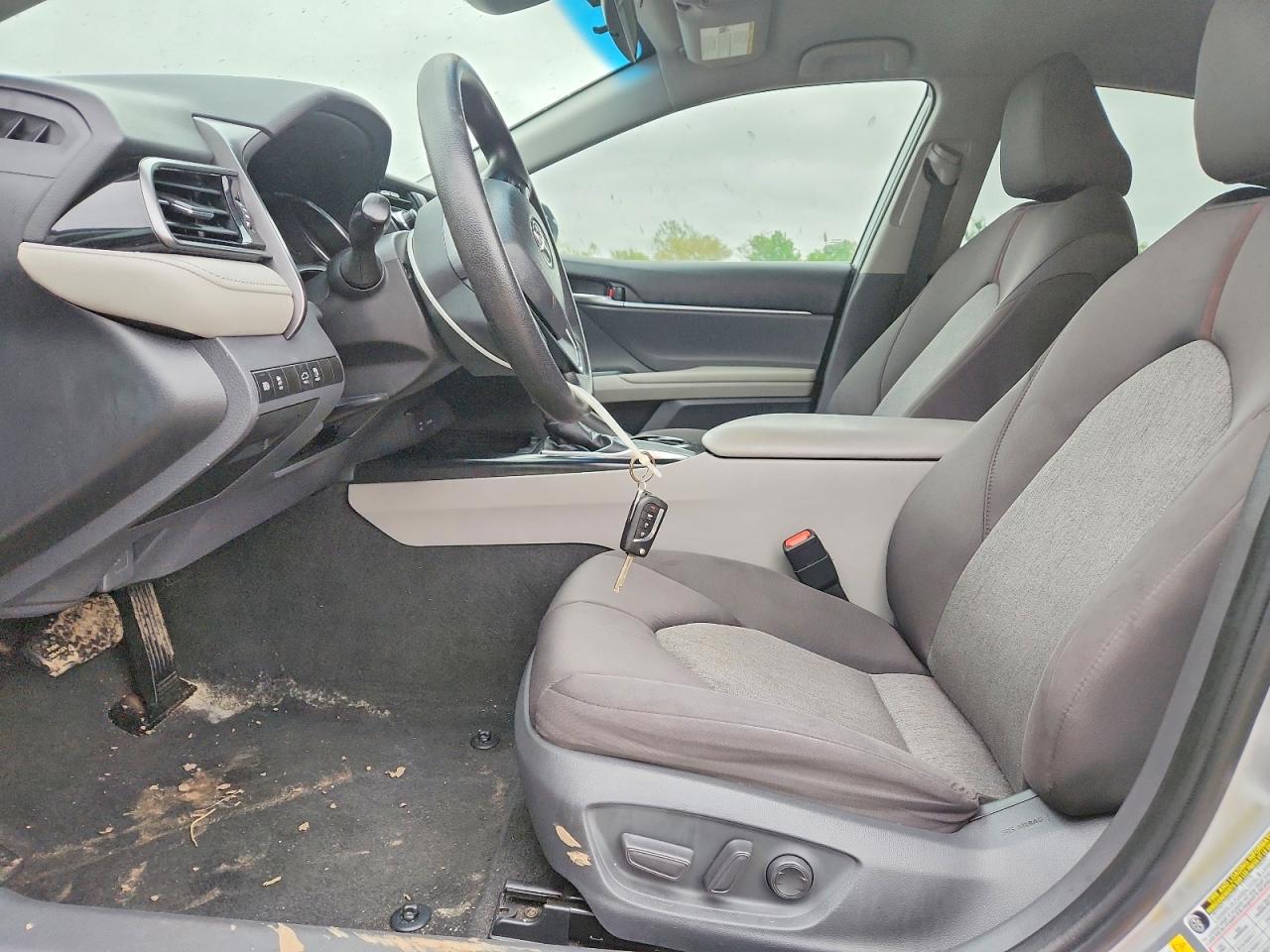 2019 TOYOTA CAMRY LE photo 19
