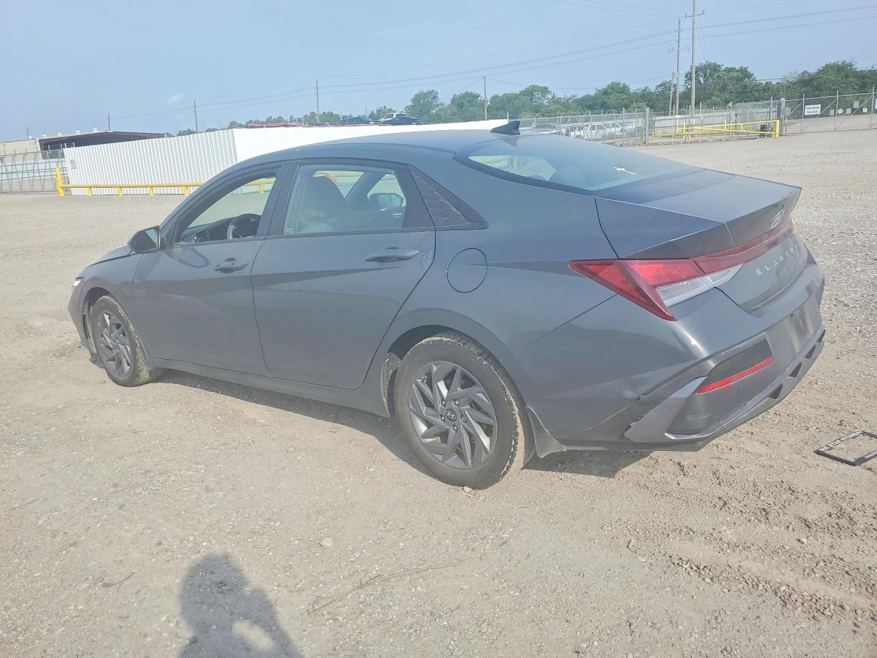 2024 HYUNDAI ELANTRA photo 3