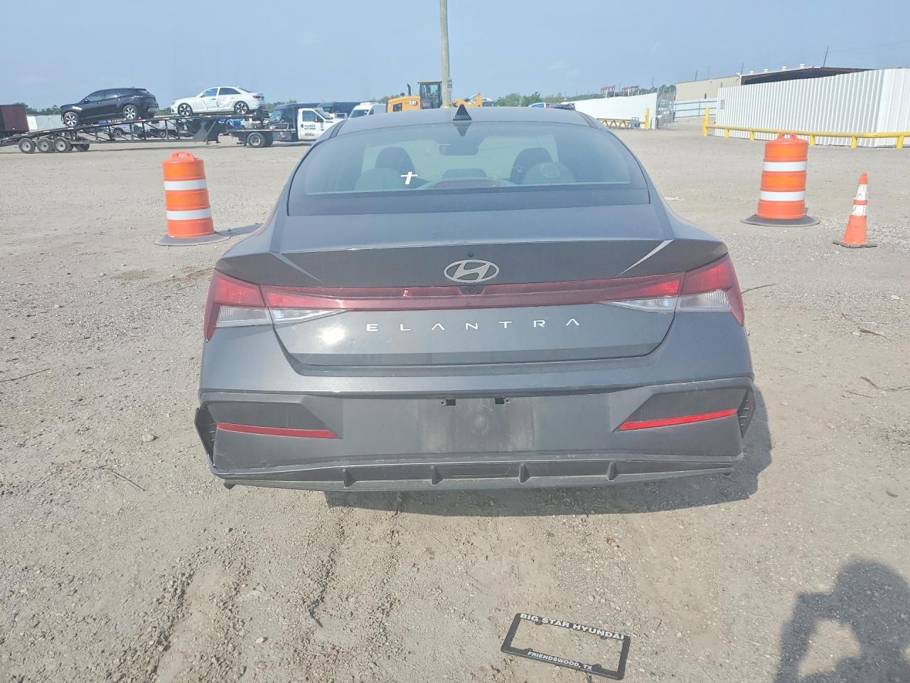 2024 HYUNDAI ELANTRA photo 11