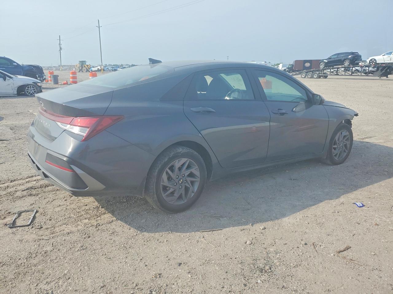 2024 HYUNDAI ELANTRA photo 5