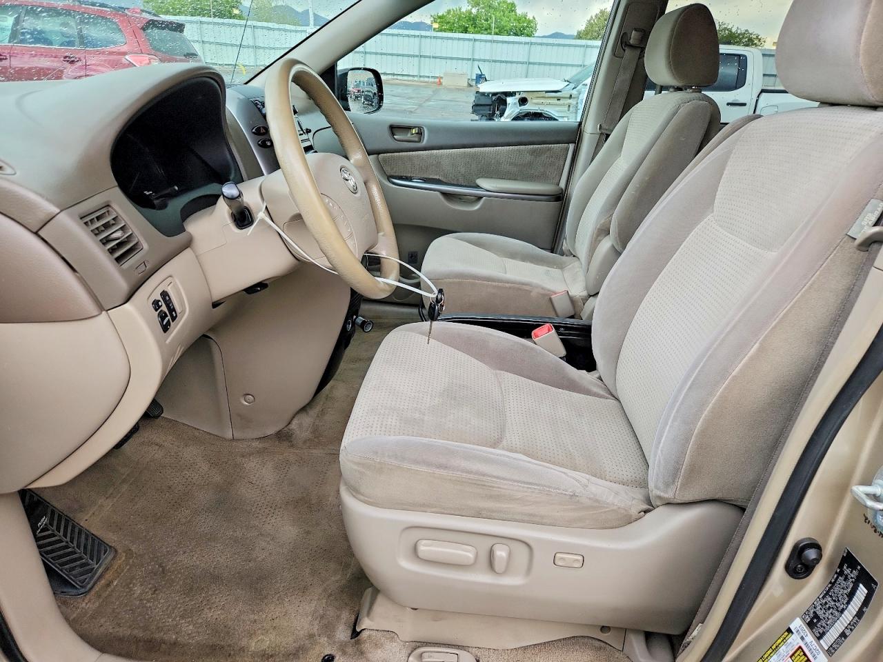 2007 TOYOTA SIENNA LE 7-PASSENGER photo 13