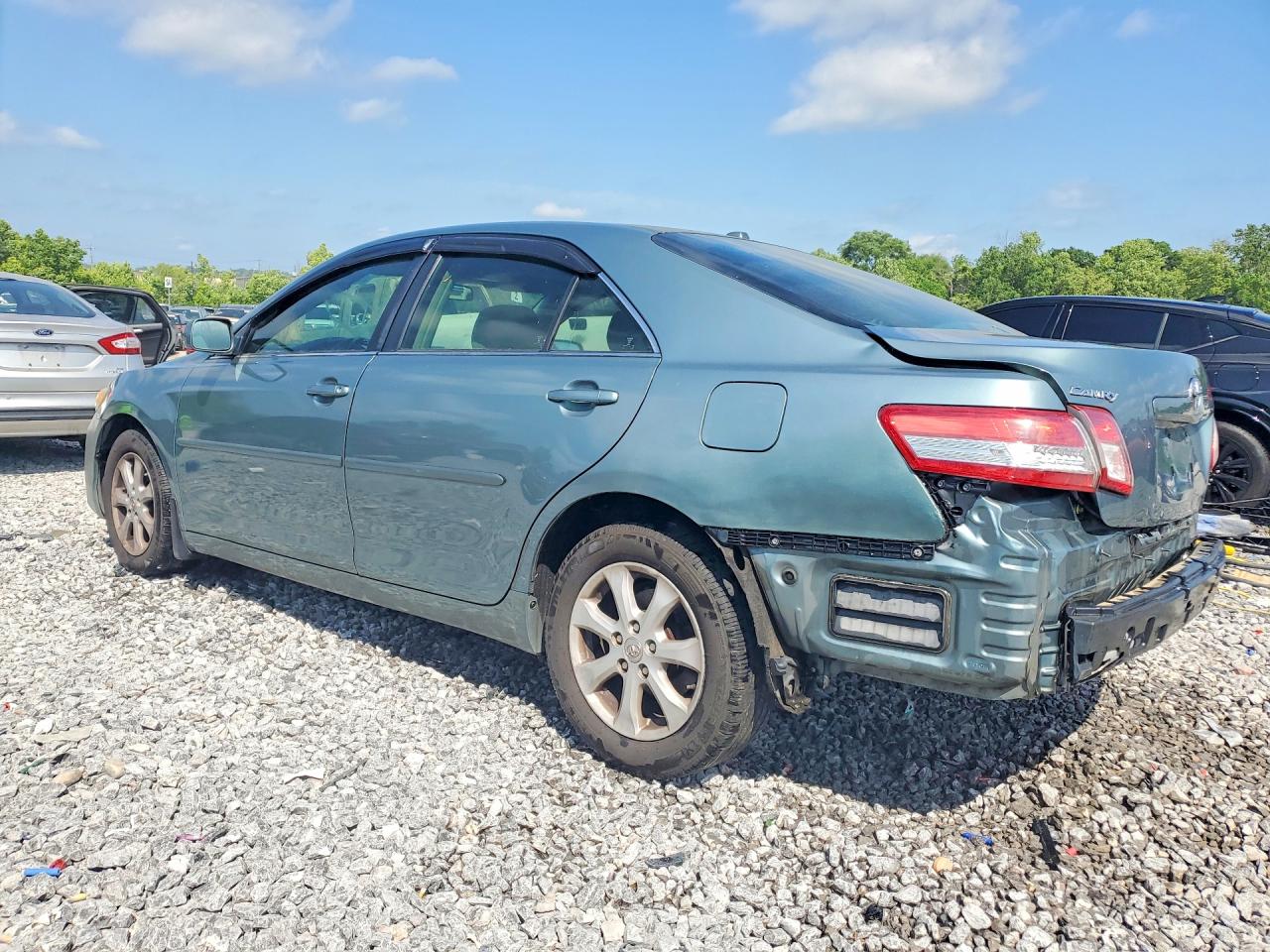 2010 TOYOTA CAMRY LE photo 4