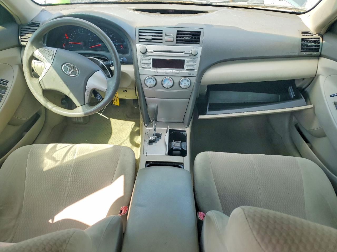 2010 TOYOTA CAMRY LE photo 22