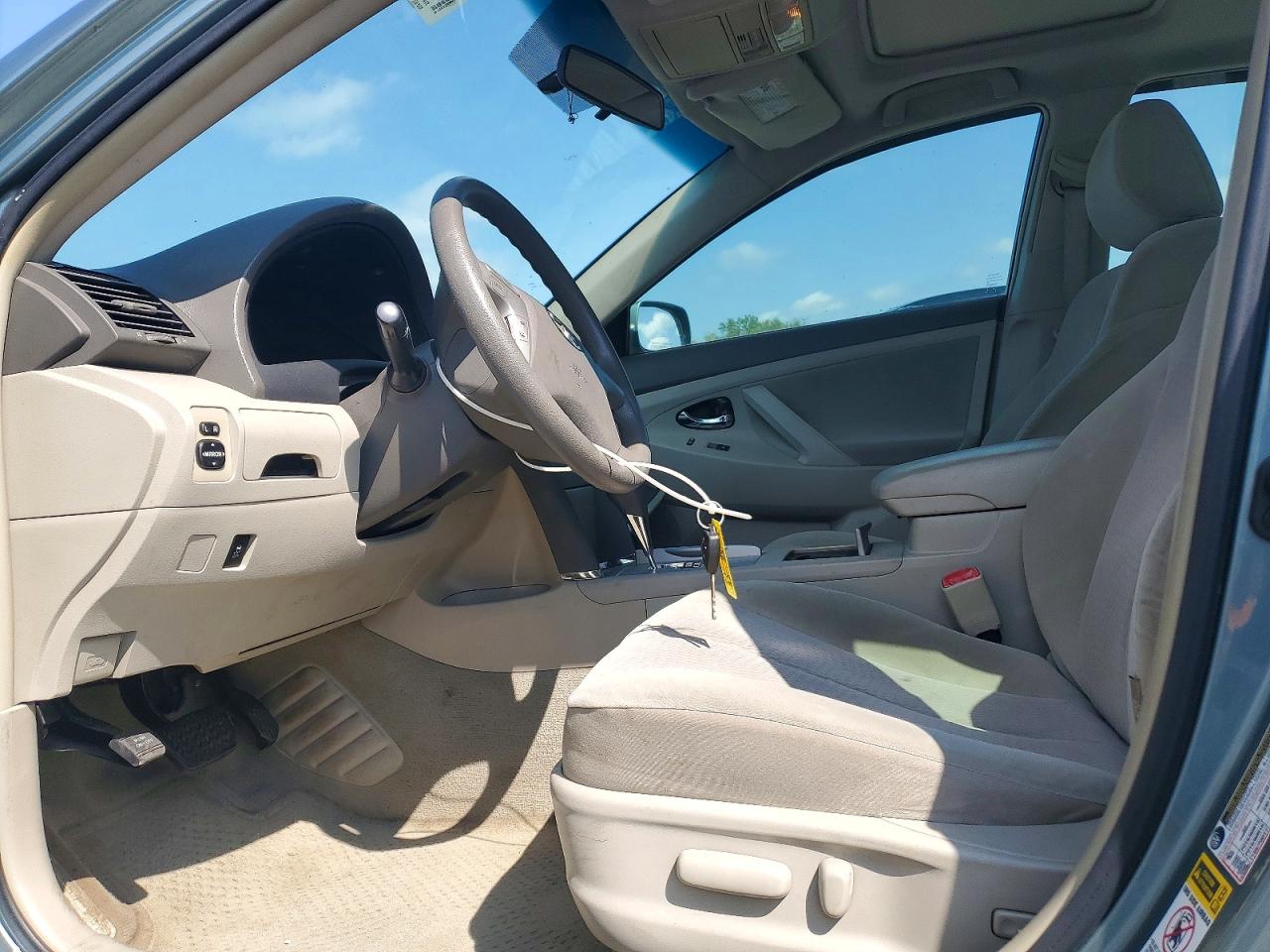 2010 TOYOTA CAMRY LE photo 19