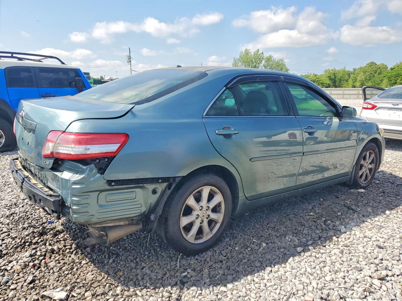 2010 TOYOTA CAMRY LE photo 7