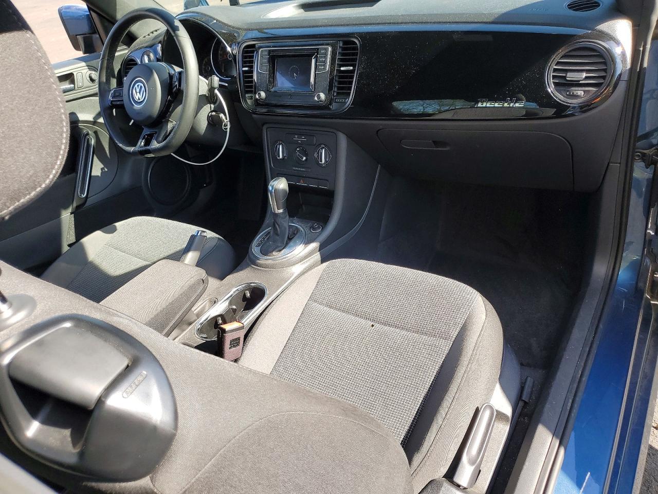 2019 VOLKSWAGEN BEETLE S photo 22