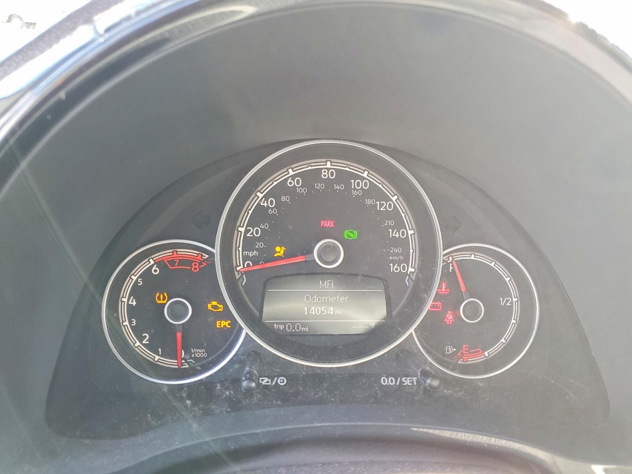 2019 VOLKSWAGEN BEETLE S photo 25