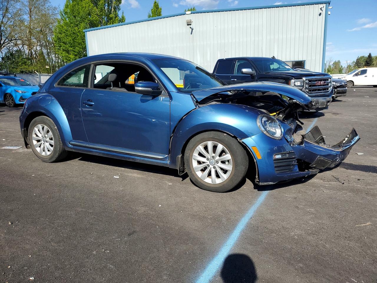 2019 VOLKSWAGEN BEETLE S photo 10