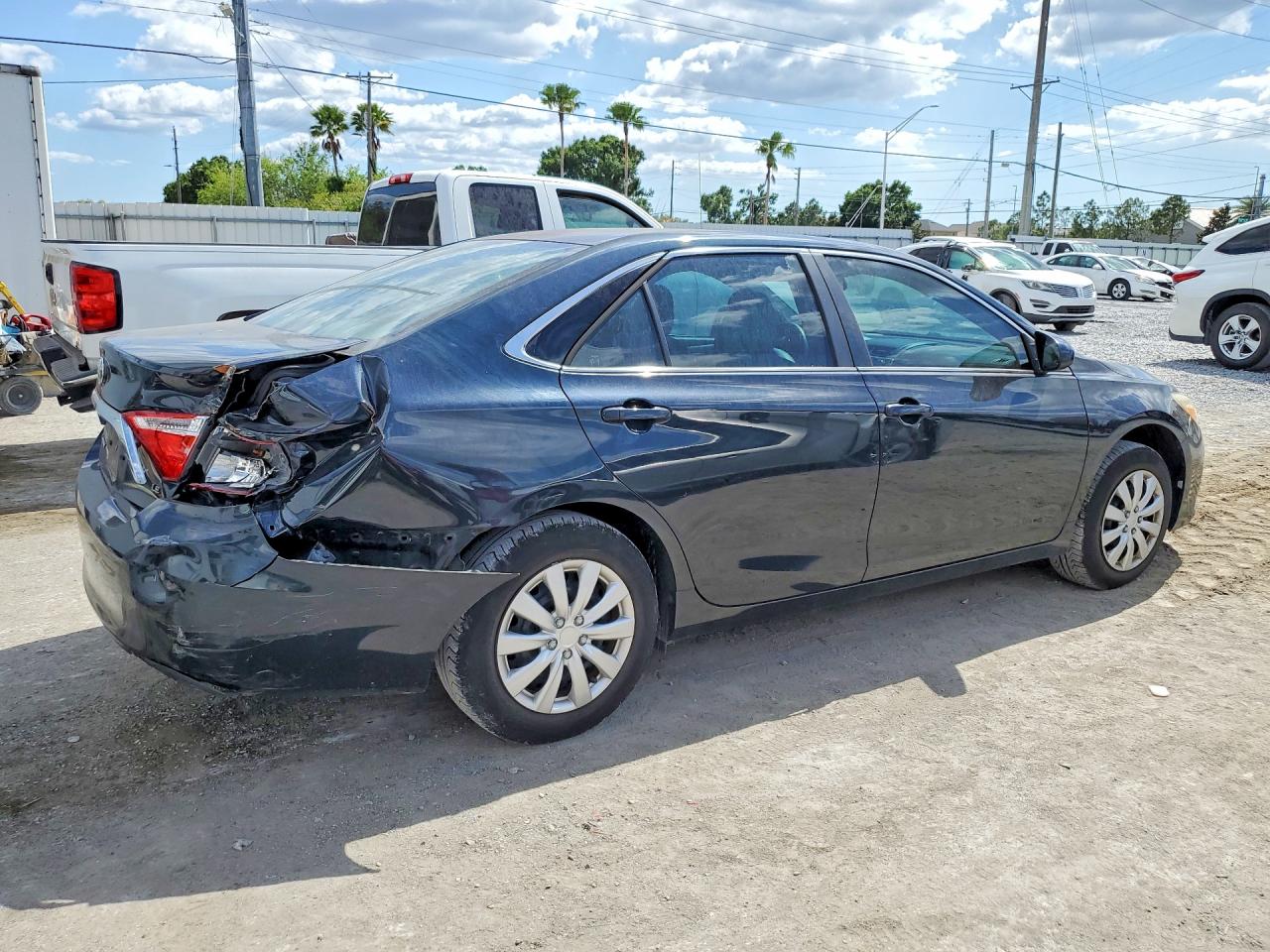 2017 TOYOTA CAMRY LE photo 5
