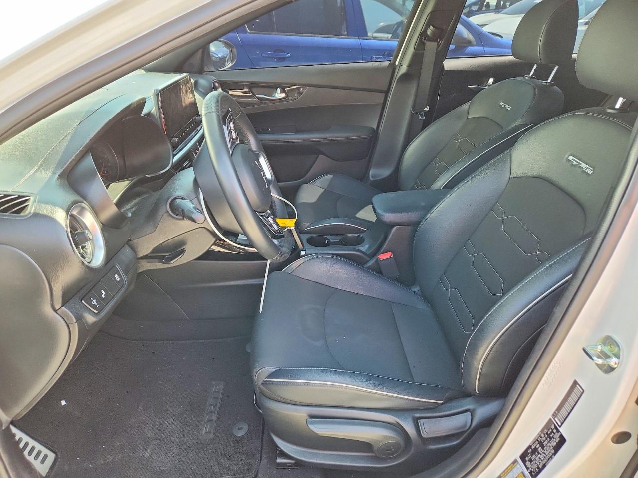 2023 KIA FORTE GT LINE photo 13
