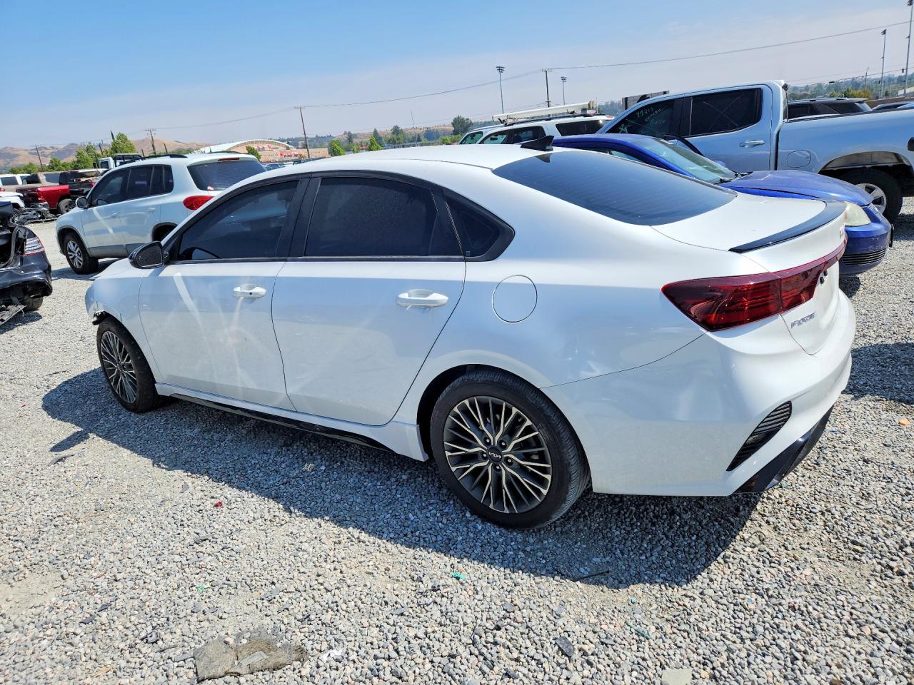 2023 KIA FORTE GT LINE photo 3