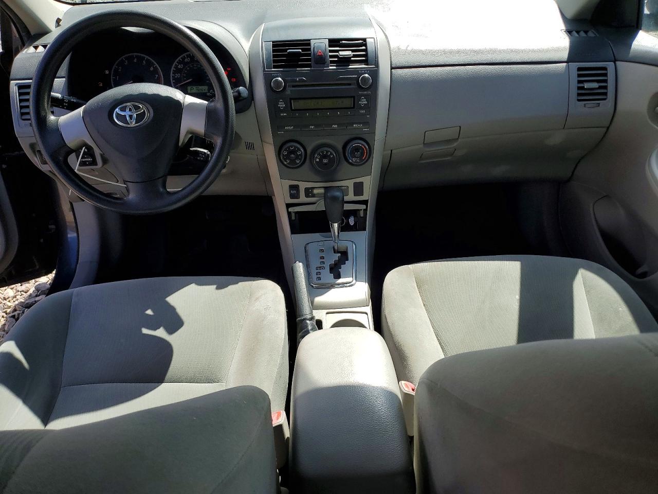 2011 TOYOTA COROLLA LE photo 22