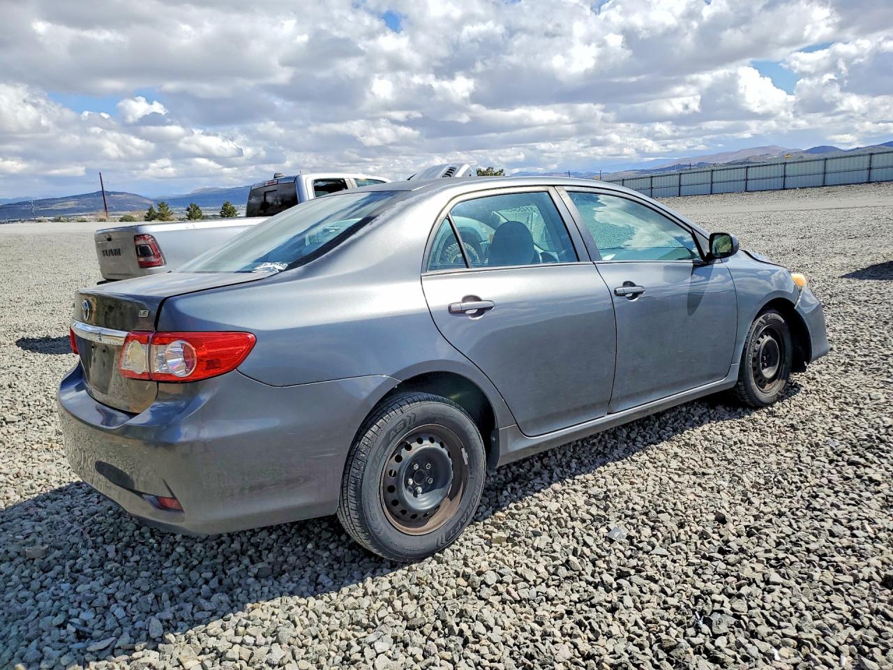 2011 TOYOTA COROLLA LE photo 7