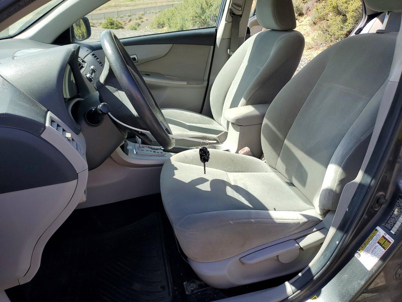 2011 TOYOTA COROLLA LE photo 19