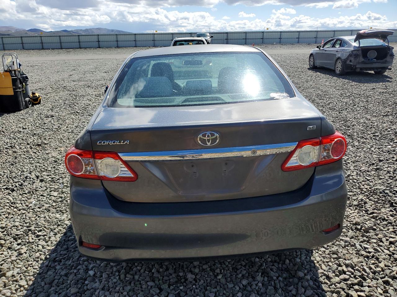 2011 TOYOTA COROLLA LE photo 16