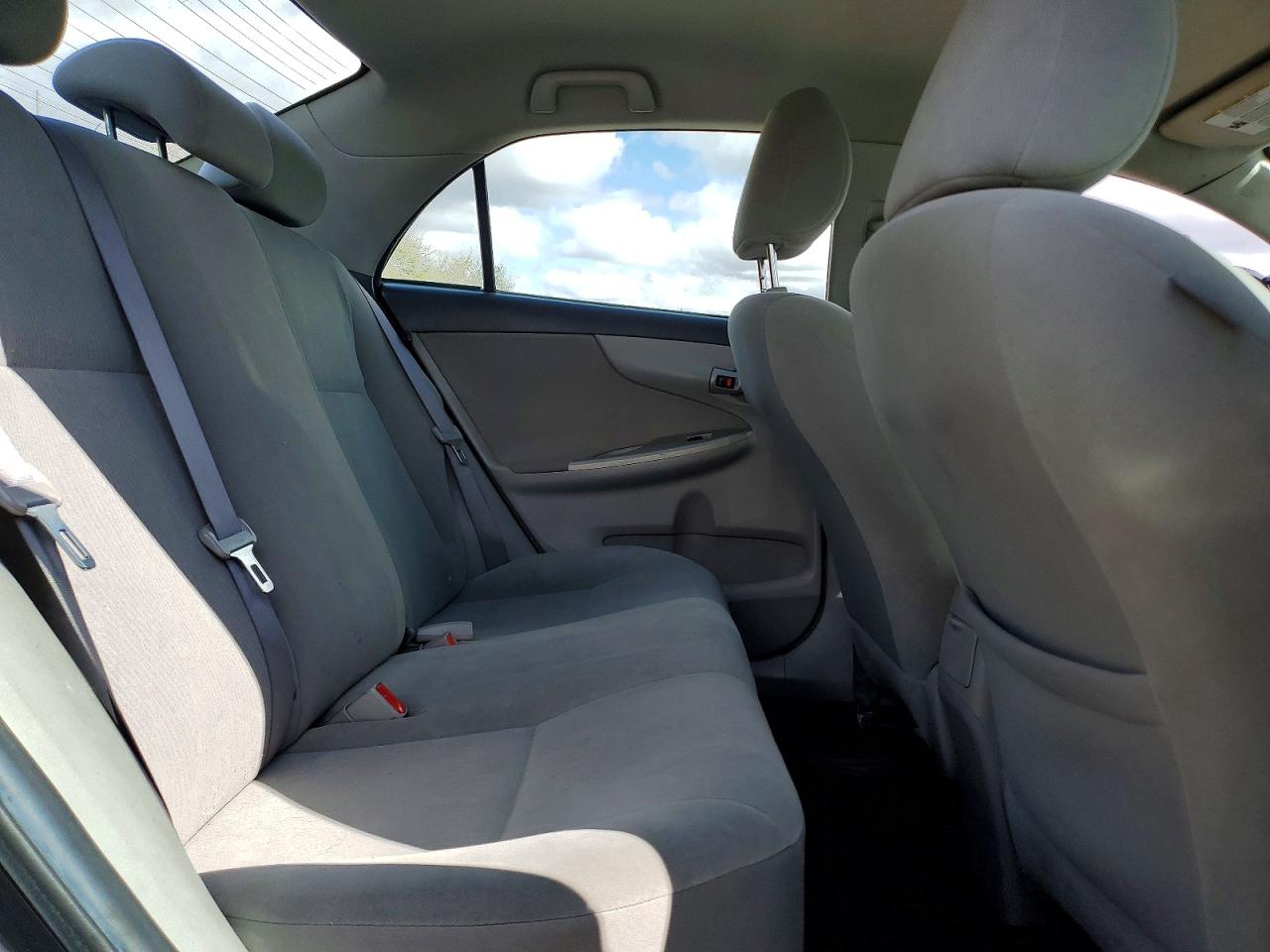 2011 TOYOTA COROLLA LE photo 28