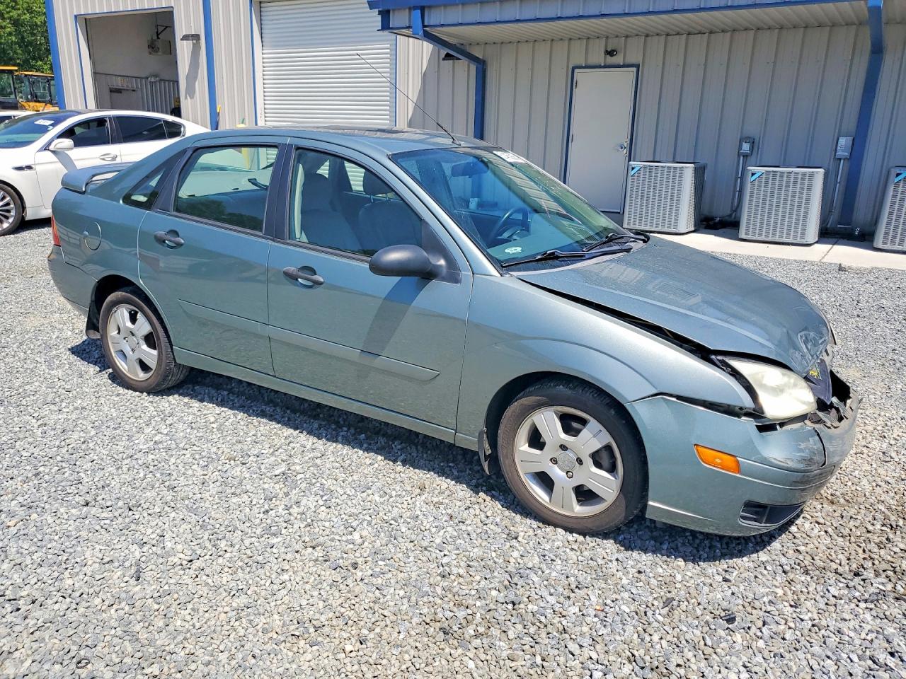 2005 FORD FOCUS ZX4 photo 10