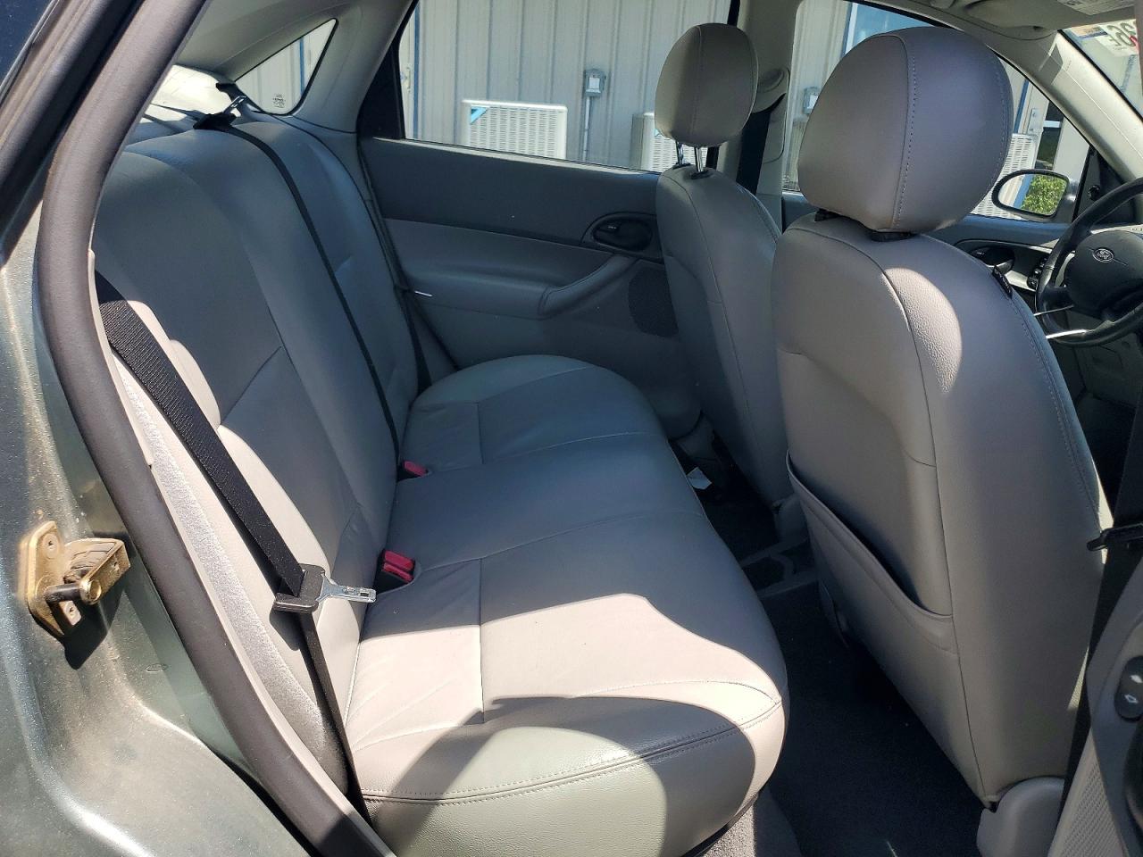2005 FORD FOCUS ZX4 photo 28