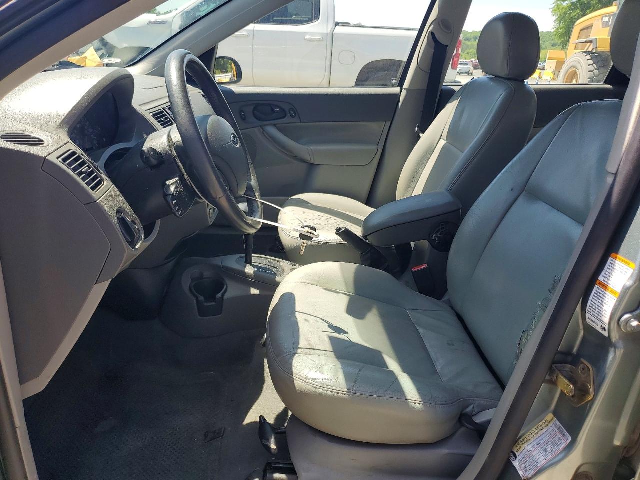 2005 FORD FOCUS ZX4 photo 19