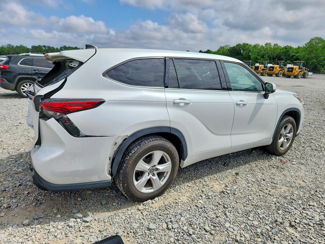 2022 TOYOTA HIGHLANDER L photo 3