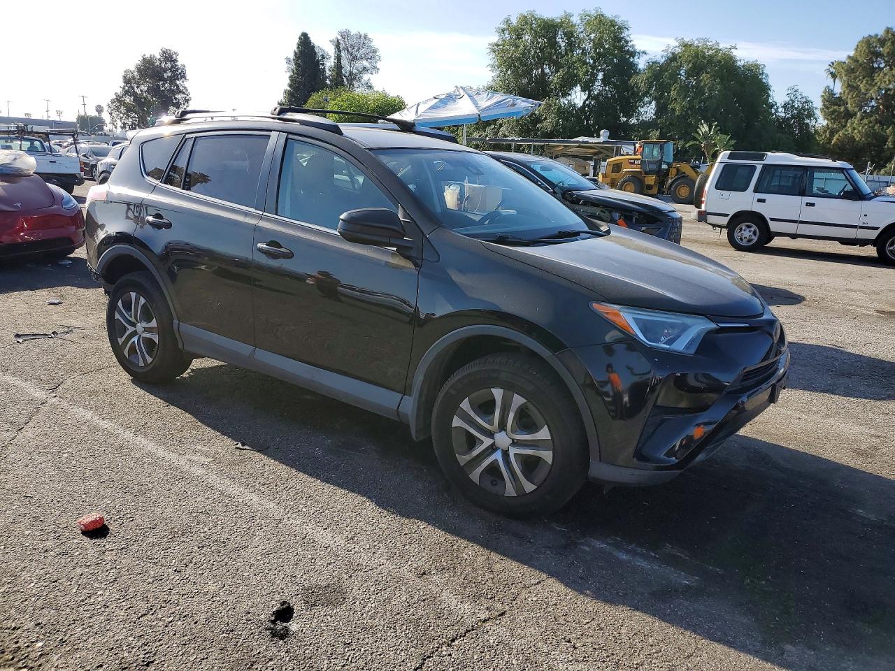 2018 TOYOTA RAV4 LE photo 7
