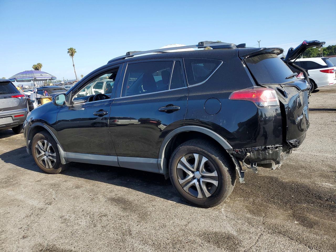2018 TOYOTA RAV4 LE photo 3