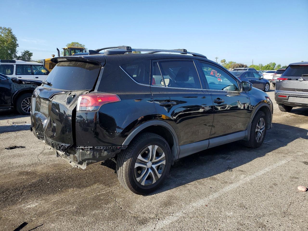 2018 TOYOTA RAV4 LE photo 5