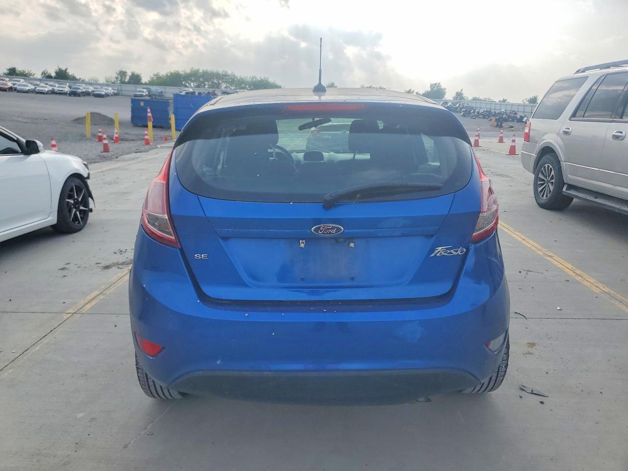 2019 FORD FIESTA SE photo 16