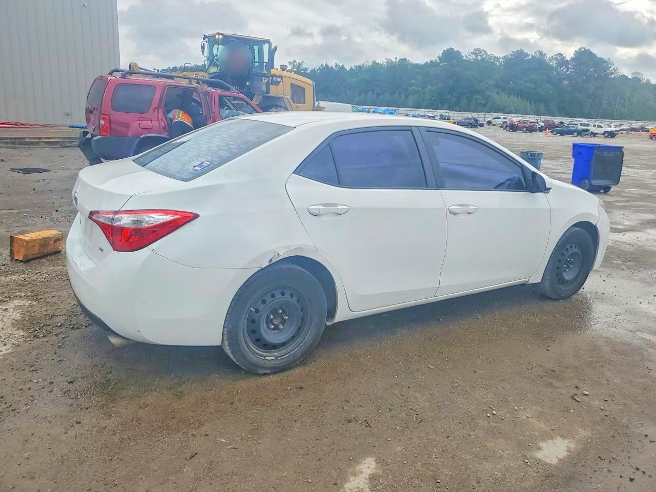 2016 TOYOTA COROLLA LE photo 3