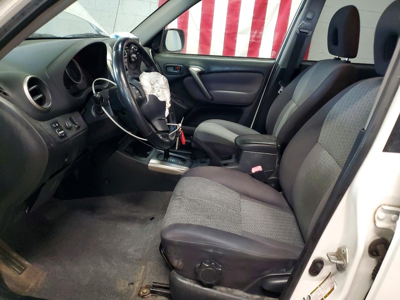 2004 TOYOTA RAV4 BASE photo 19