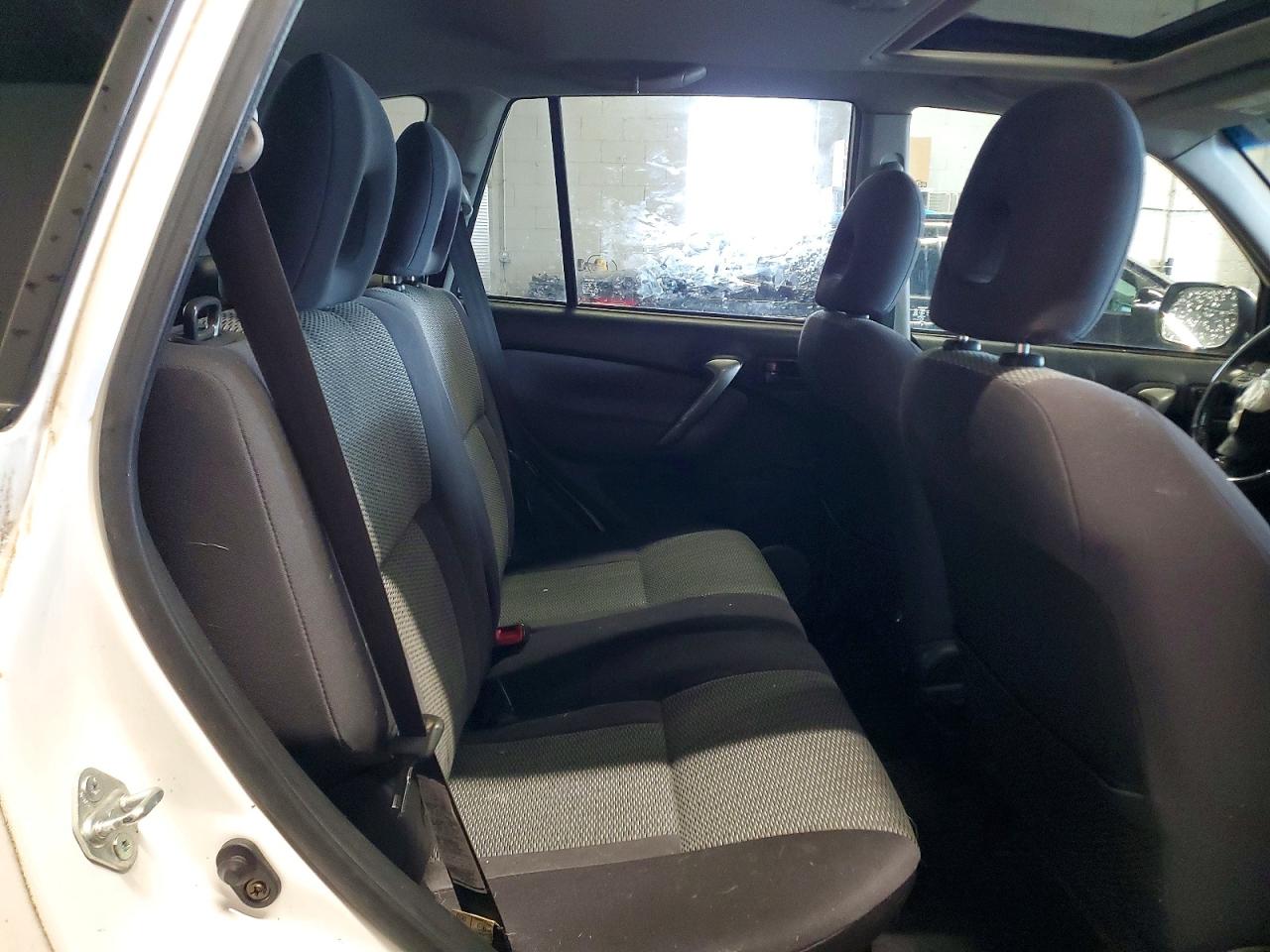 2004 TOYOTA RAV4 BASE photo 31