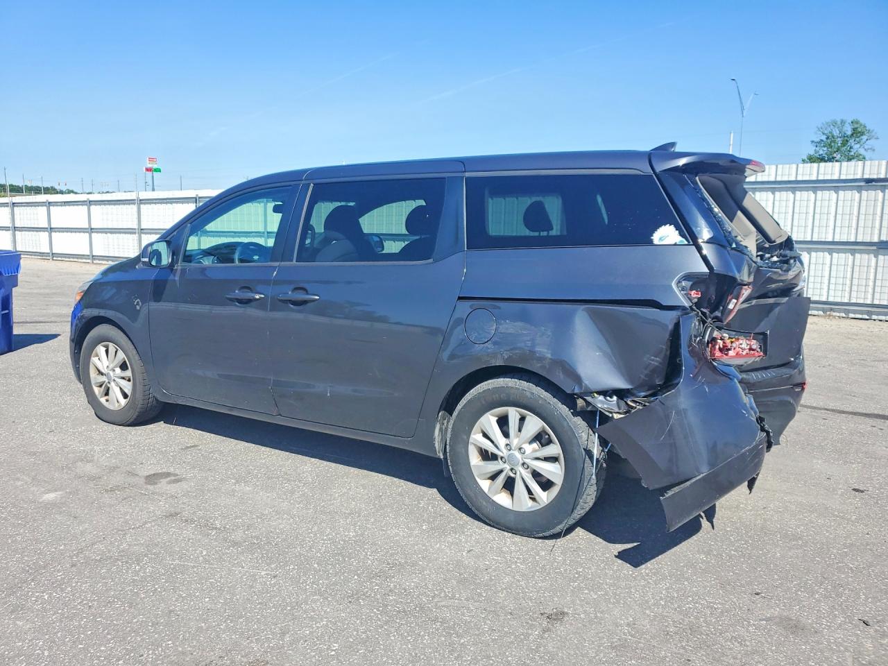 2017 KIA SEDONA LX photo 3