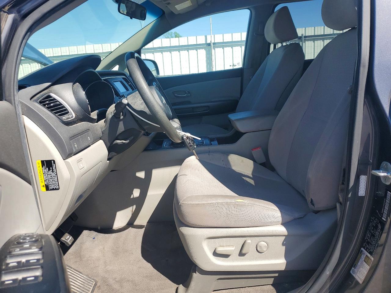 2017 KIA SEDONA LX photo 13