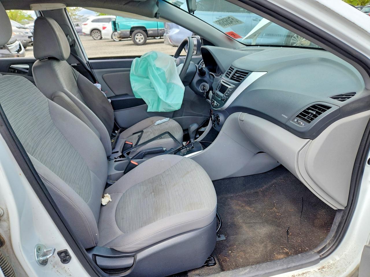 2016 HYUNDAI ACCENT SE photo 19