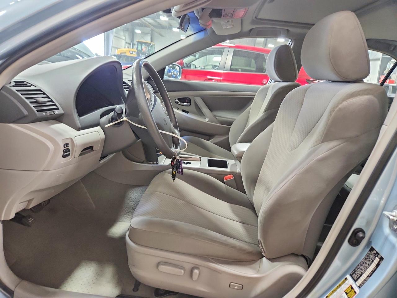 2008 TOYOTA CAMRY LE photo 13