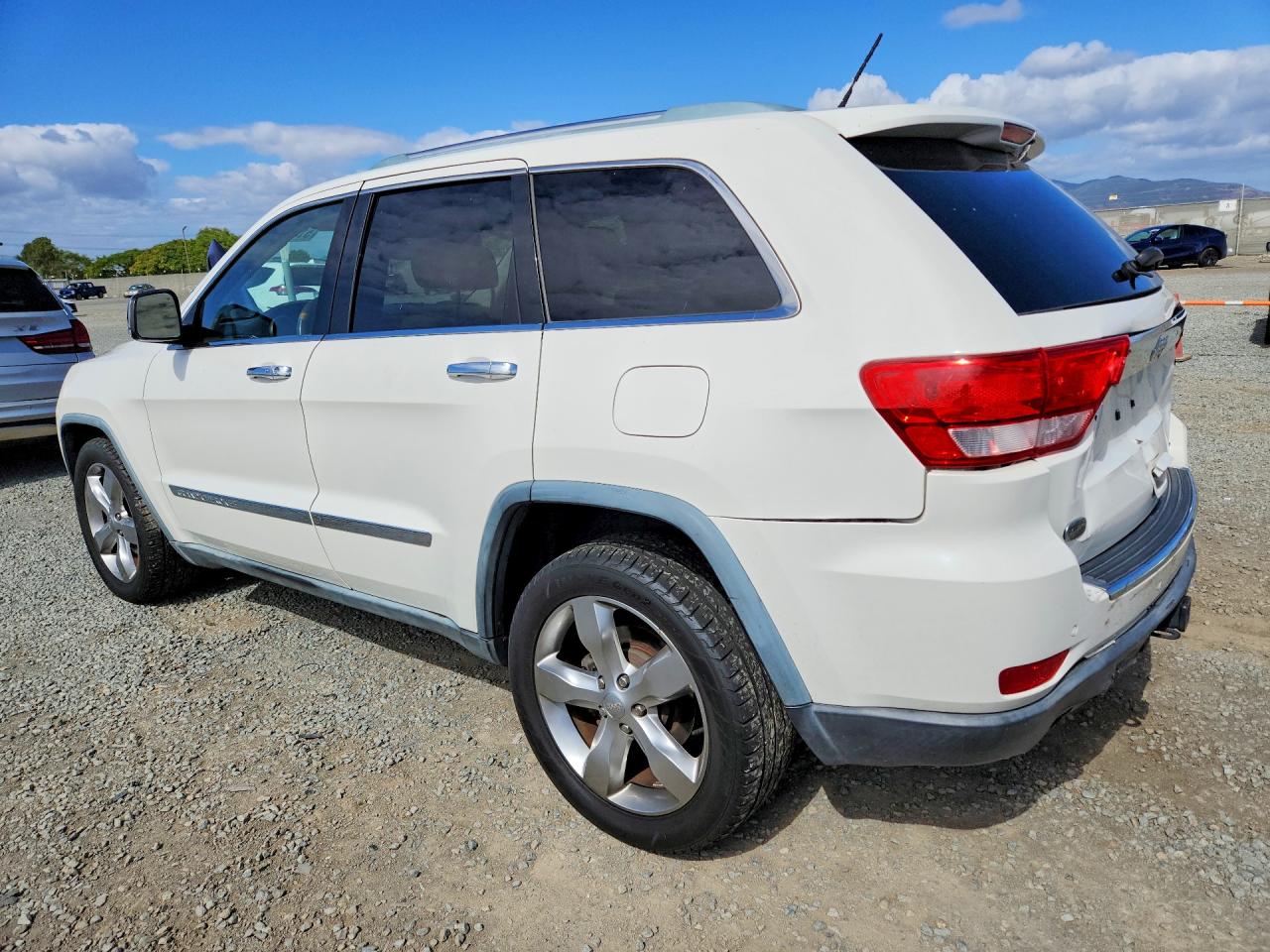 2011 JEEP GRAND CHEROKEE OVERLAND photo 3