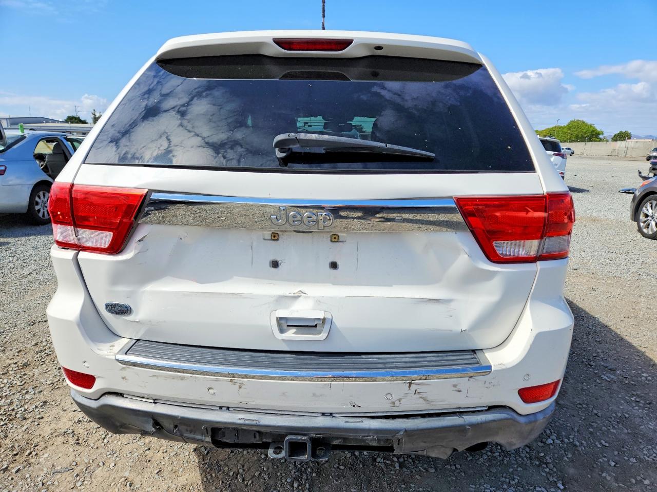 2011 JEEP GRAND CHEROKEE OVERLAND photo 11