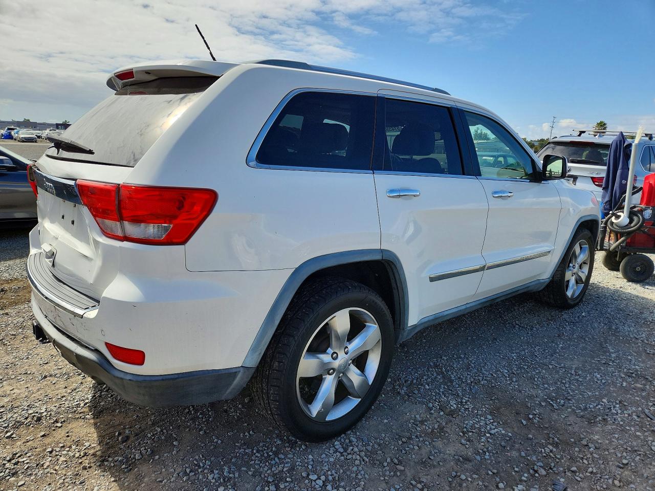 2011 JEEP GRAND CHEROKEE OVERLAND photo 5