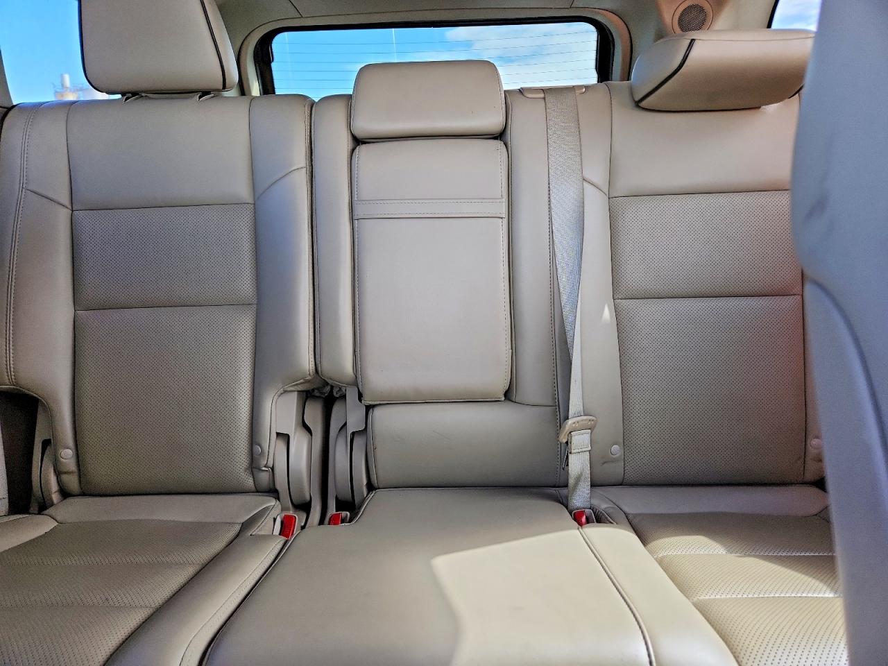 2011 JEEP GRAND CHEROKEE OVERLAND photo 19