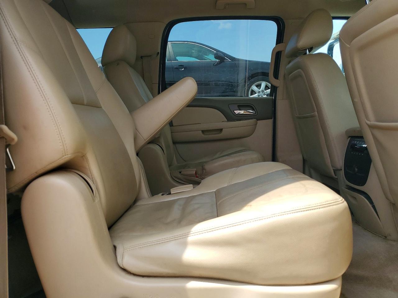 2013 CHEVROLET SUBURBAN K1500 LT photo 31