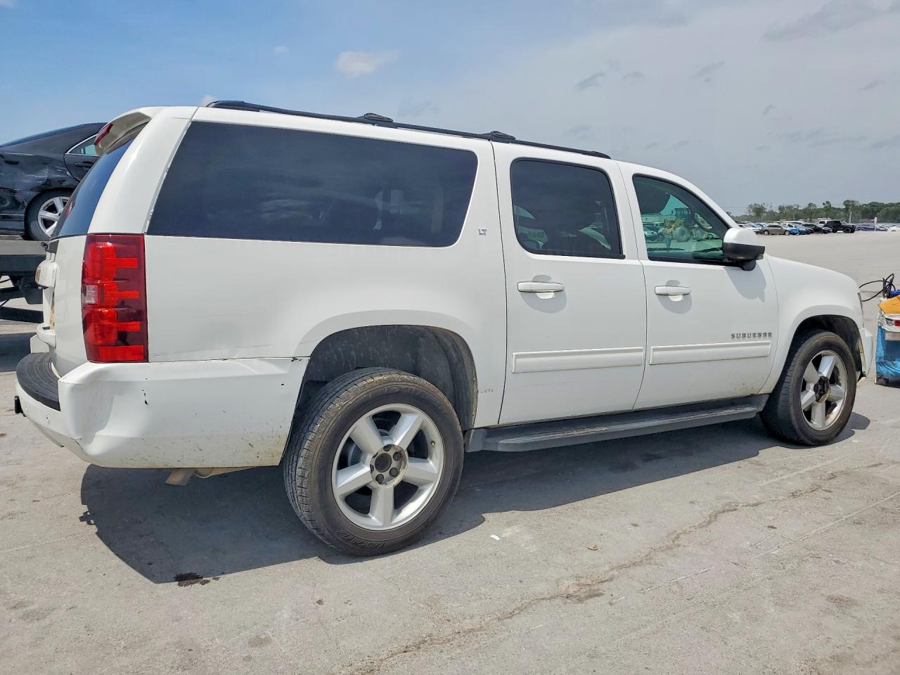 2013 CHEVROLET SUBURBAN K1500 LT photo 7